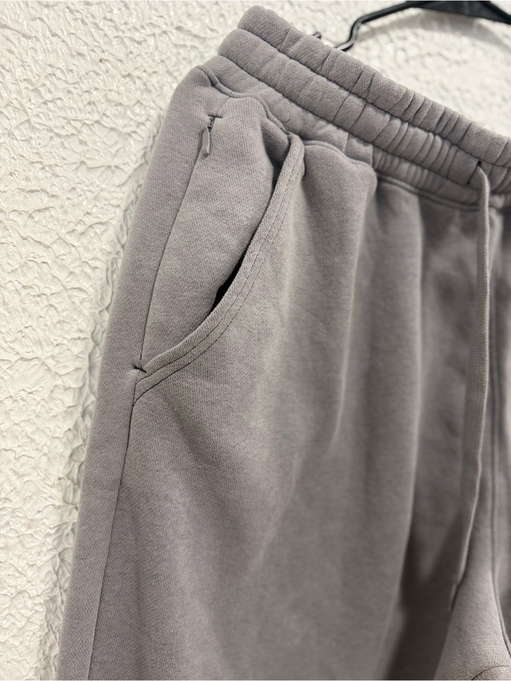 Hollister Baggy Cinch Joggers Gray Small NWT Zipper Pocket - Picture 3 of 4
